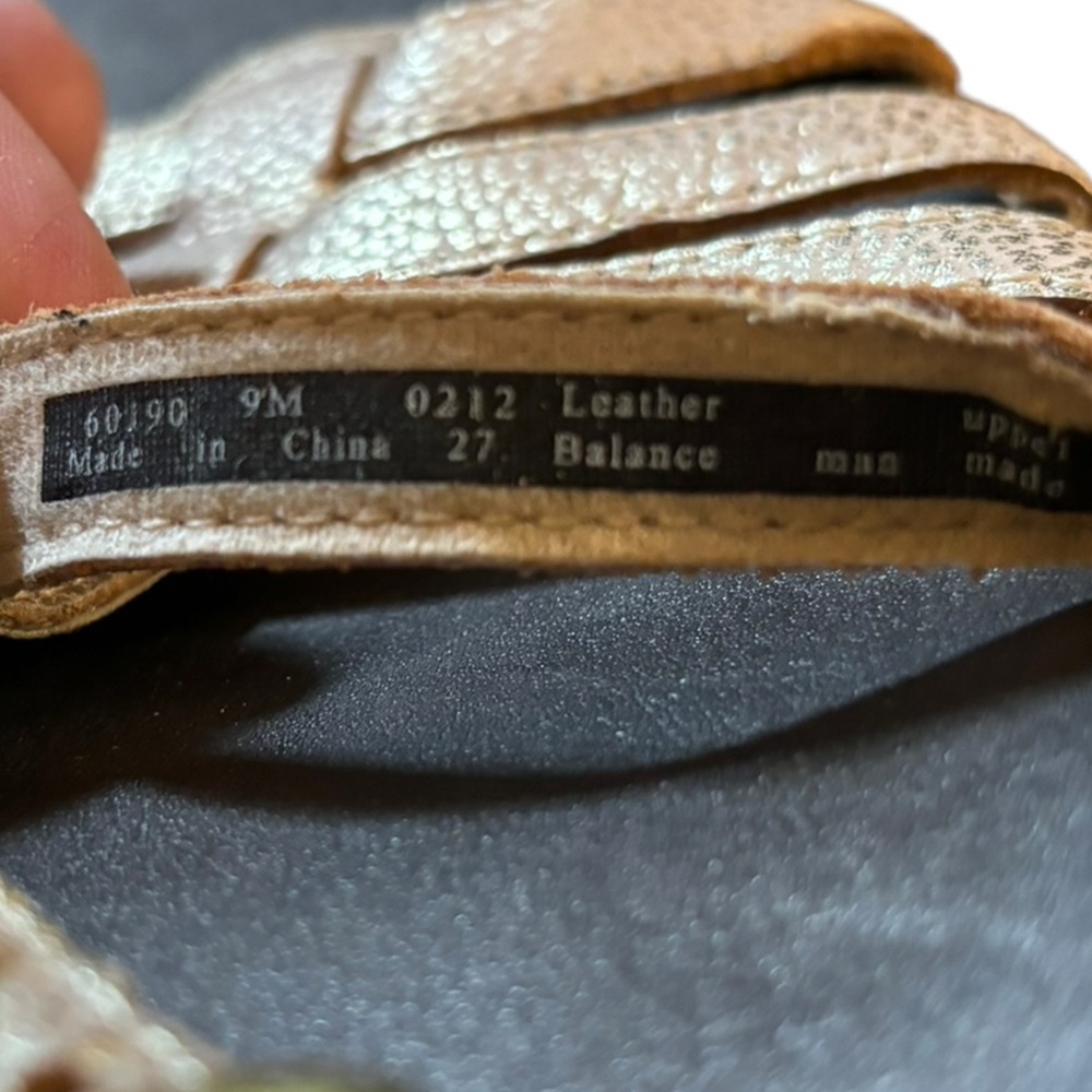 Clark’s Bendables Women’s Gold Strappy Sandal Size 9‎ - Picture 8 of 8